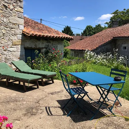 D'hotes La Floralie Bed and breakfast